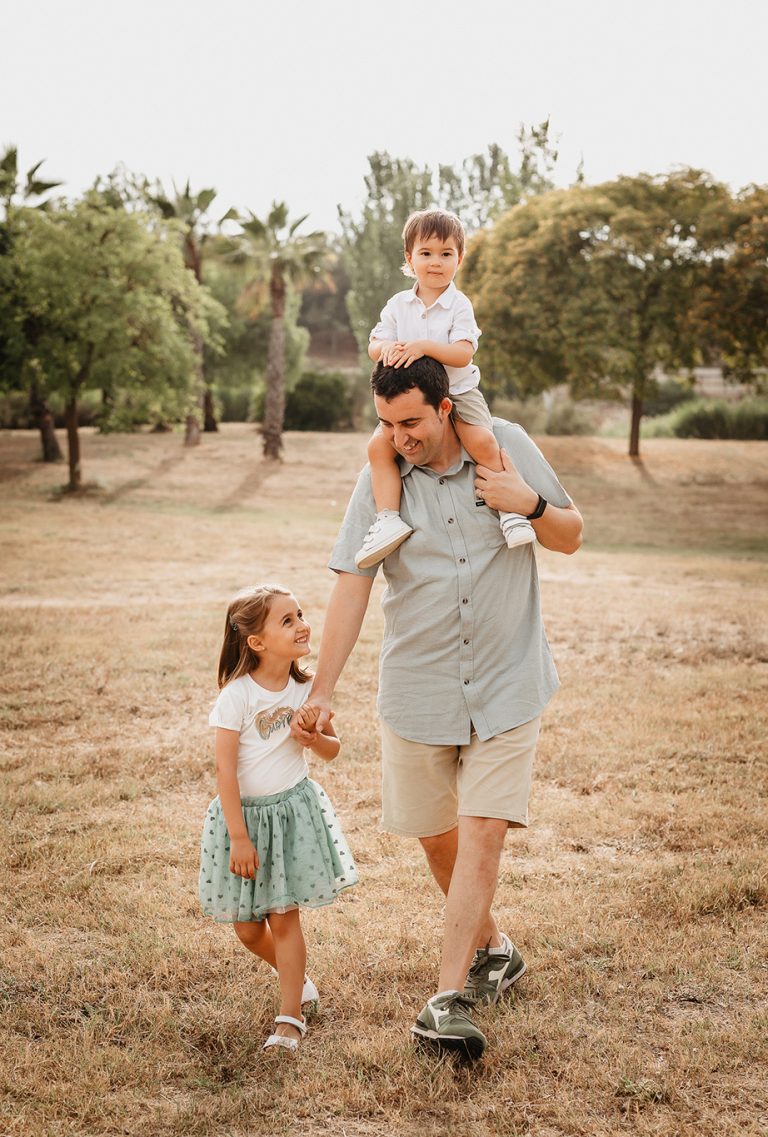 Sesión de fotos de família en la naturaleza